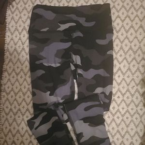 Victoria's Secret PINK Green Camo Leggings